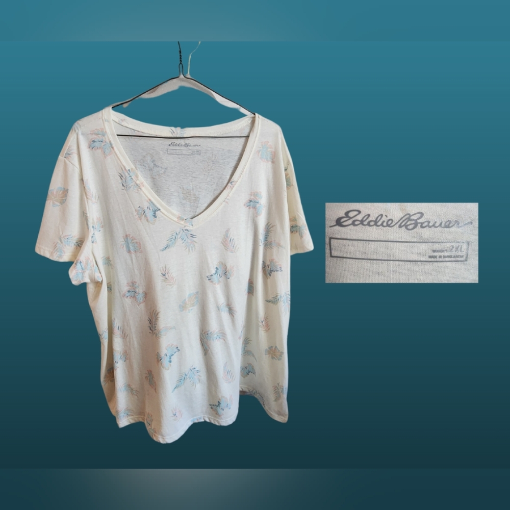 Eddie Bauer cream colored tee, subtle feather pattern, v-neck sz 2XL